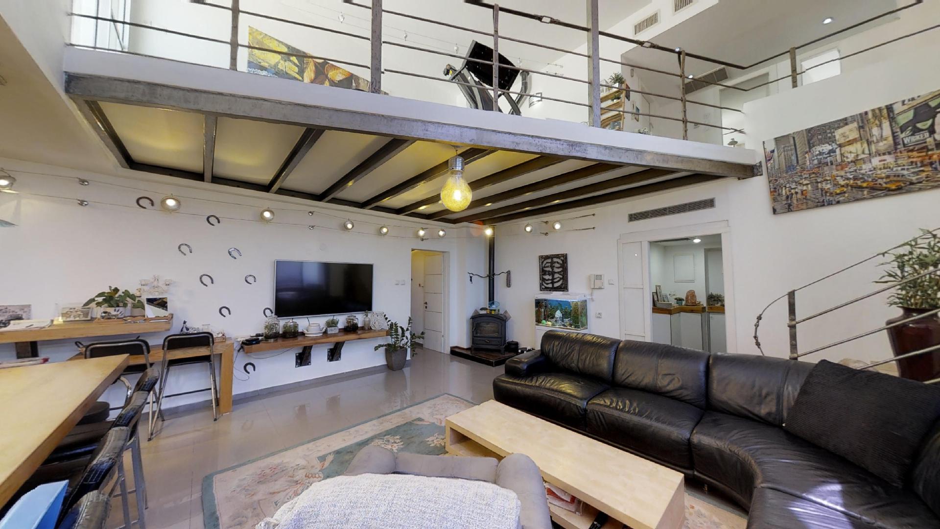 בשכונת הפרחים פנטהוז 6 חדרים בעל אופי ייחודי ומבנה שווה ומיוחד מהשאר, נוף פתוח המשקיף על מרכז העיר מודיעין. נכס מספר 4108 משווק בבלעדיות המשרד. בשכונת הפרחים פנטהוז 6 חדרים בעל אופי ייחודי ומבנה שווה ומיוחד מהשאר, נוף פתוח המשקיף על מרכז העיר מודיעין. נכס מספר 4108 משווק בבלעדיות המשרד.